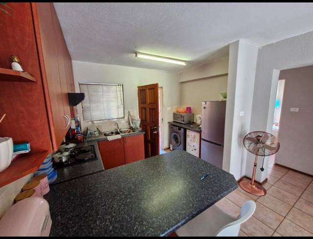 2 BEDROOM APARTMENT FOR SALE IN HEUWELSIG ESTATE